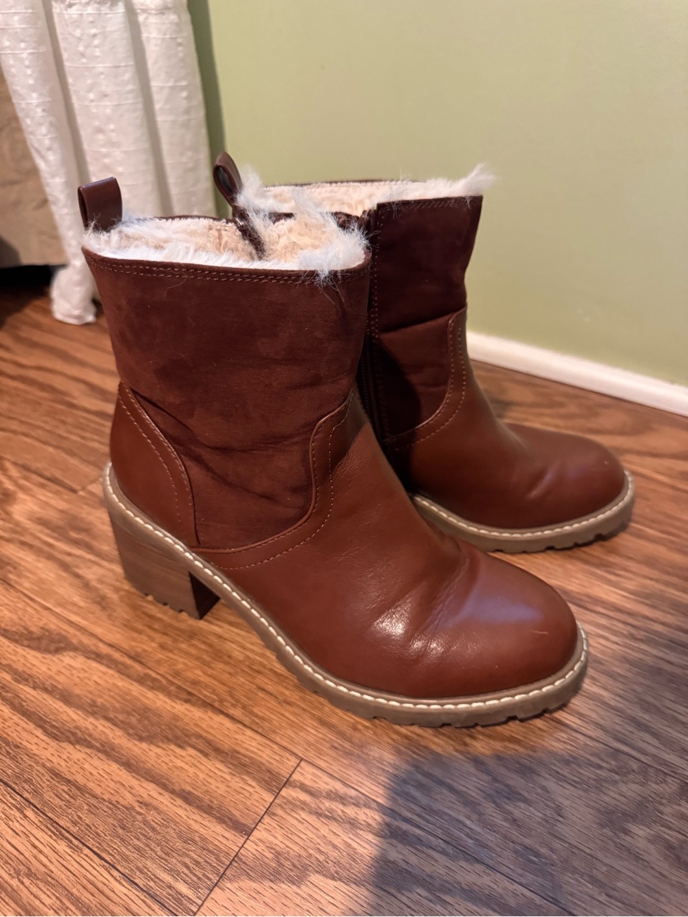 Universal Threads Faux Fur-Lined Ankle Boots - Picture 4 of 6
